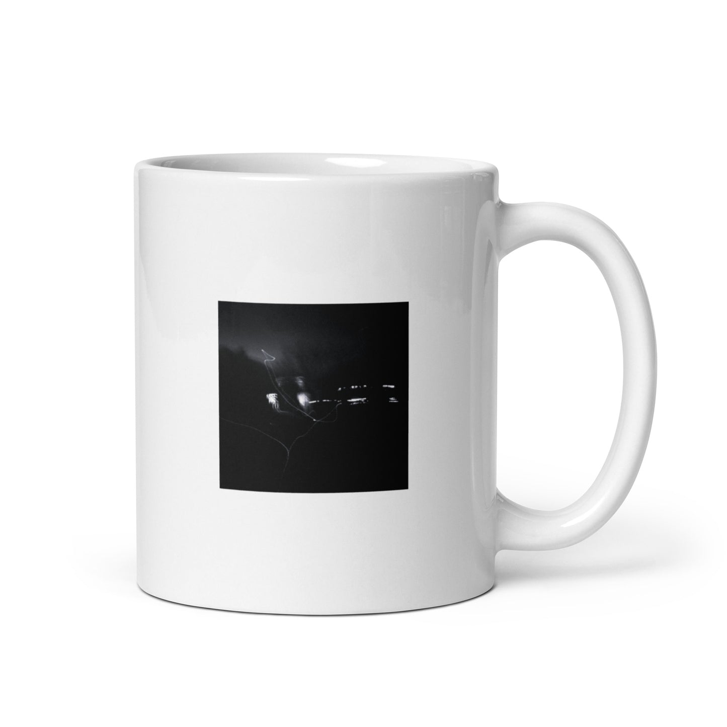 Minimalist streetwear style ceramic mug featuring an artistic 'Night Light (B&W)' photograph print. Glossy finish, 11 oz capacity. / Night Light (B&W) マグカップ：夜の光の幻想的な風景をモノクロで捉えたアート写真がプリントされた、モダンでミニマルなモードストリート系マグカップ。