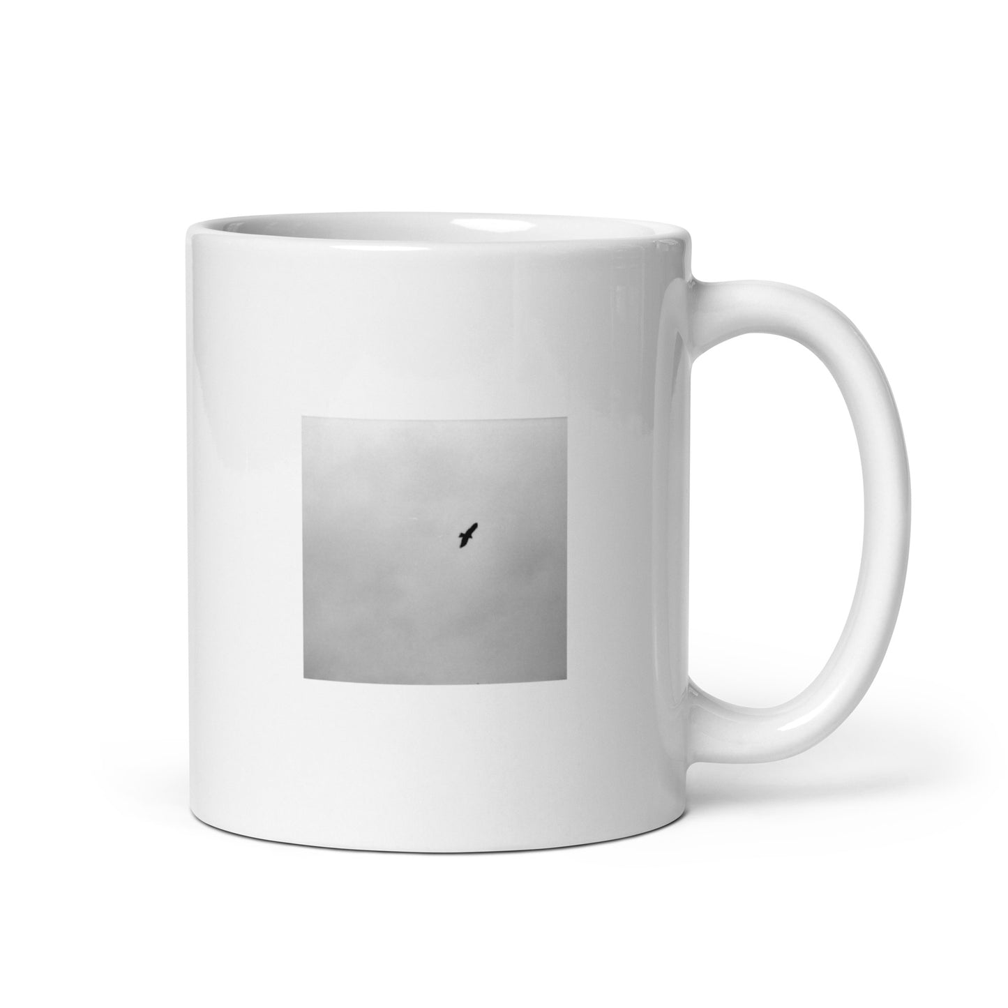 Minimalist streetwear style ceramic mug featuring an artistic 'Bird and Sky (B&W)' photograph print. Glossy finish, 11 oz capacity. / Bird and Sky (B&W) マグカップ：空を舞う鳥と空の広がりをモノクロで捉えたアート写真がプリントされた、モダンでミニマルなモードストリート系マグカップ。