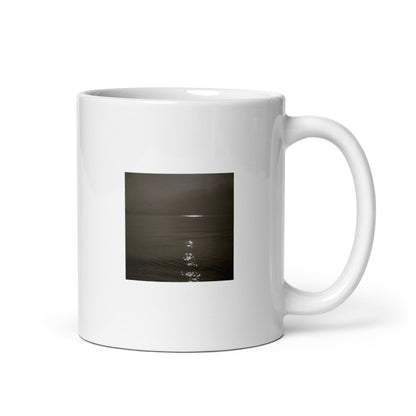 Minimalist streetwear style white glossy mug featuring the 'Sea and Sunshine (B&W)' photo art. / モードストリート系ホワイト光沢マグカップ：「海と太陽（モノクロ）」のフォトアートを配したデザイン。