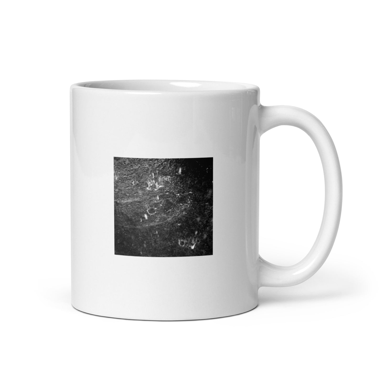 Minimalist streetwear style white glossy mug featuring the 'Rain (B&W)' photo art. / モードストリート系ホワイト光沢マグカップ：「雨（モノクロ）」のフォトアートを配したデザイン。