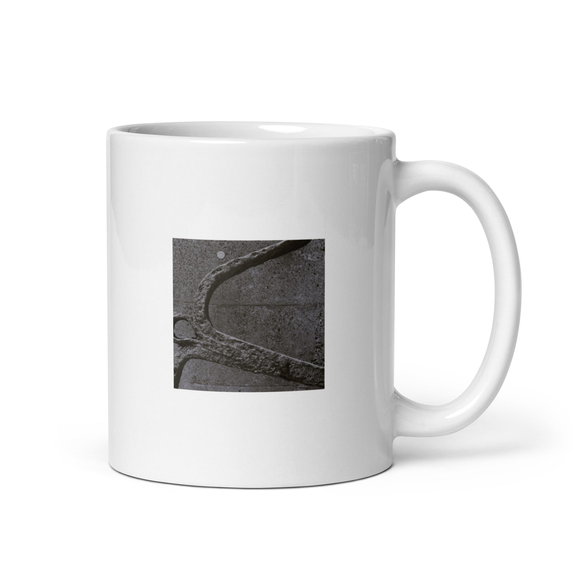 Minimalist art white glossy mug featuring the 'Anchor (B&W)' photo art. / ホワイト光沢マグカップ：「アンカー（錨・モノクロ）」のフォトアートを配したミニマリストデザイン。