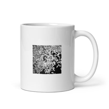 Minimalist art white glossy mug featuring the 'Ginkgo Biloba (B&W)' photo art. / ホワイト光沢マグカップ：「イチョウ (モノクロ)」のフォトアートを配したミニマリストデザイン。