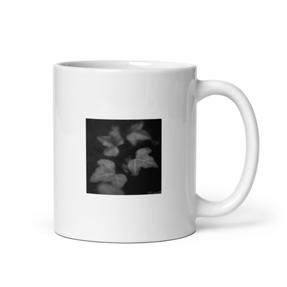Minimalist art white glossy mug featuring the 'ivy (B&W)' photo art. / ホワイト光沢マグカップ：「アイビー (モノクロ)」のフォトアートを配したミニマリストデザイン。